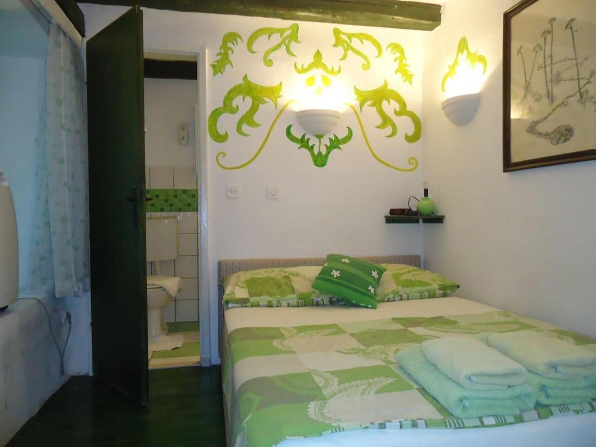 Tina For 2 At In Old Town Apartment *